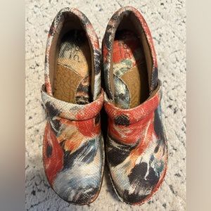 BOC clogs size 8.5